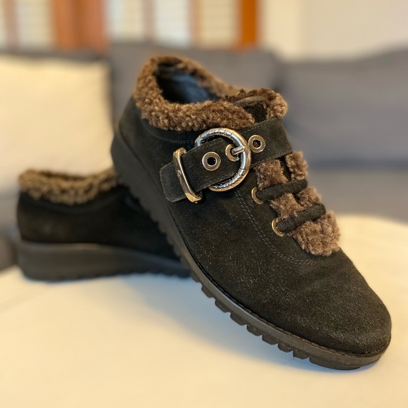 Stuart Weitzman Shoes - Stuart Weitzman Women’s Black Shearling Trim Suede Sneakers Size 38 (US 7.5)